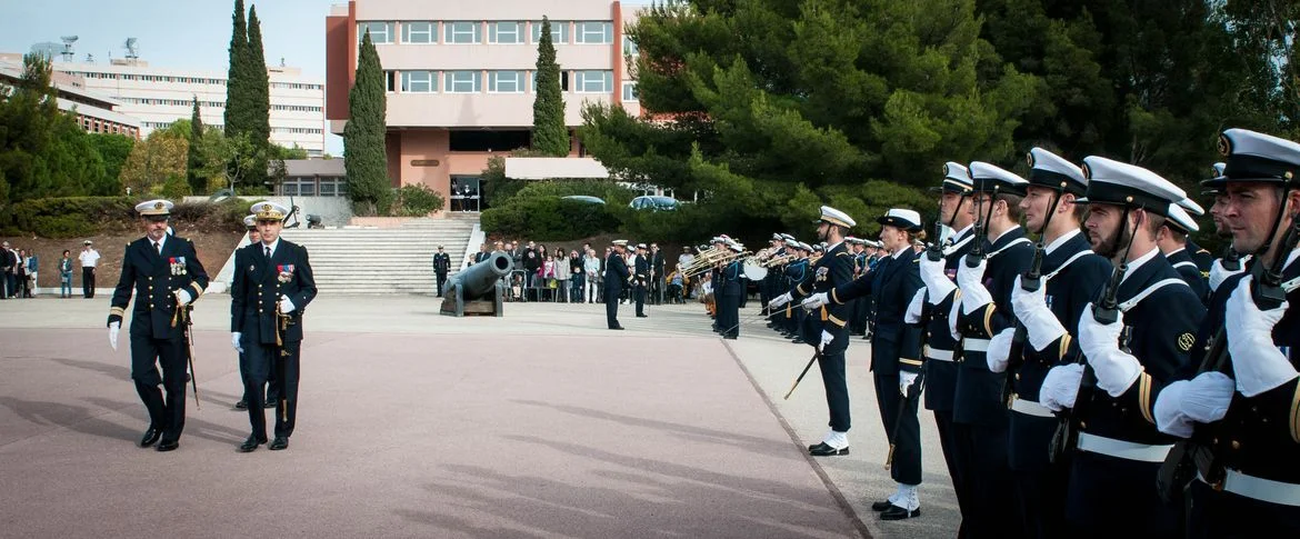 Présentation aux drapeaux au Pôle Ecoles Méditerranée