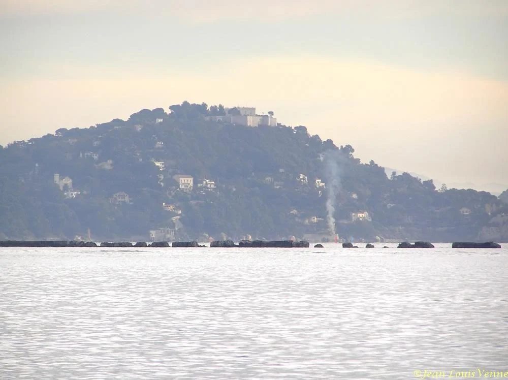 La jetée qui protège la rade de Toulon