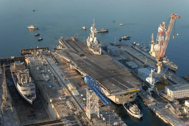 Le Charles de Gaulle au bassin