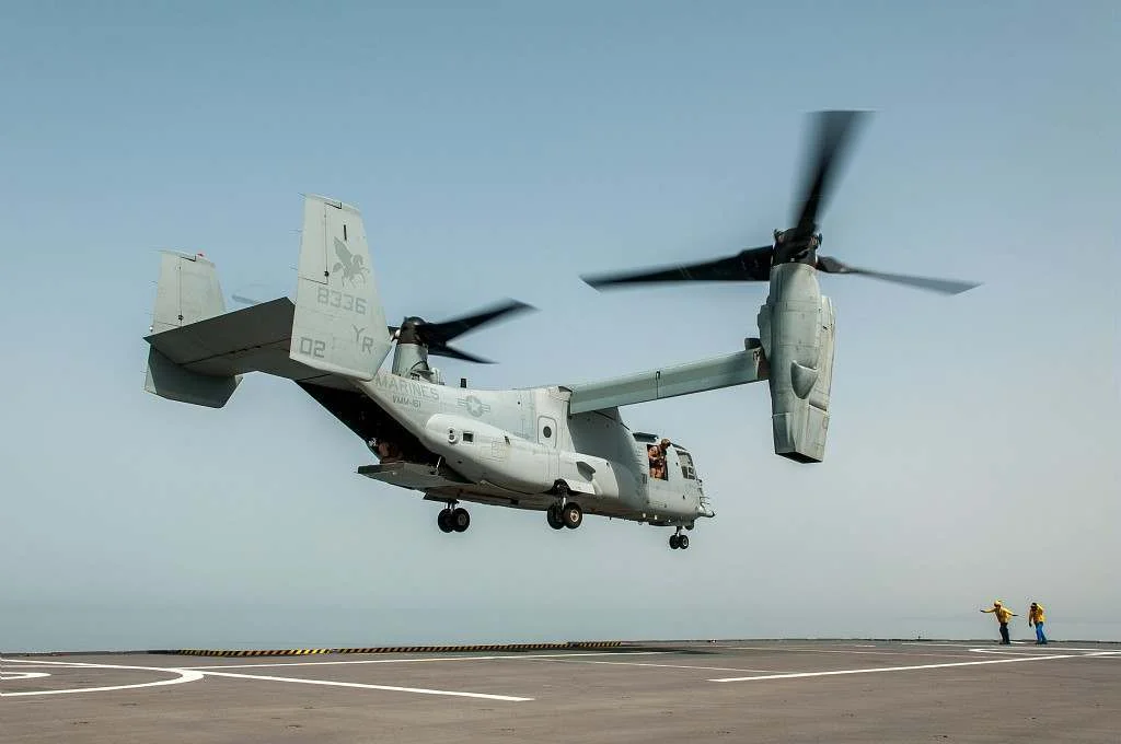 Un hélicoptère V22 à bord du BPC Dixmude