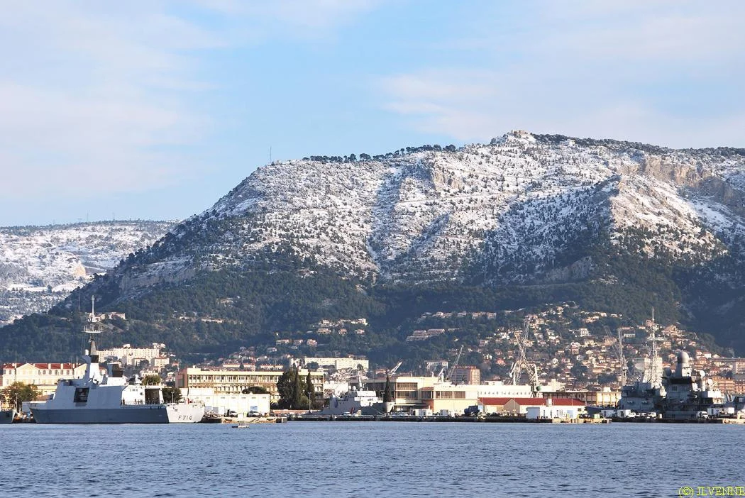 Toulon et ses montages enneigées