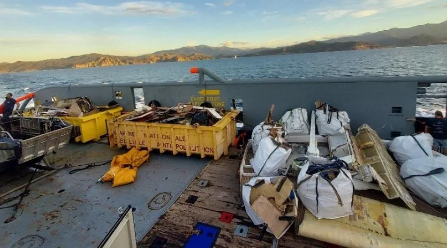 Une partie des déchets remontés du fond