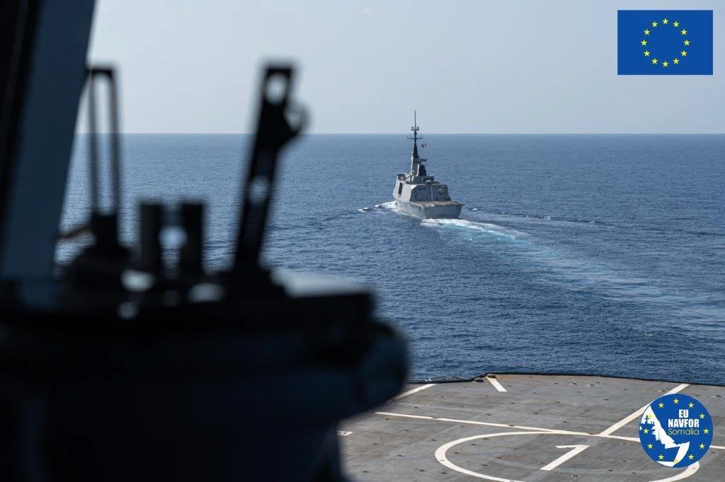 La frégate Guépratte, vue depuis le Mistral