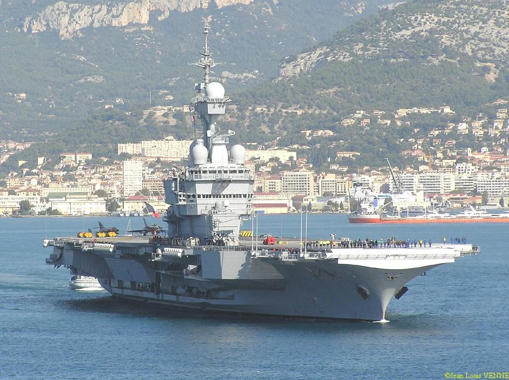 Le Charles de Gaulle prend la mer