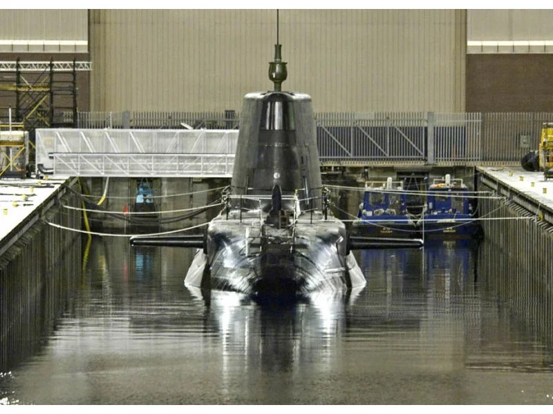 Le HMS Ambush, avant son départ du bassin de construction