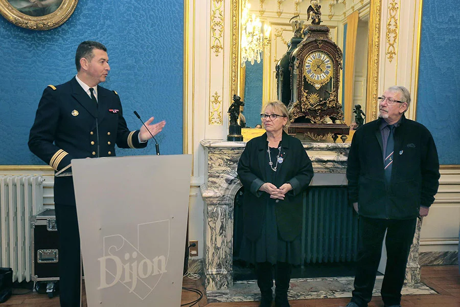 Le commandant du Cassard reçu à la mairie de Dijon