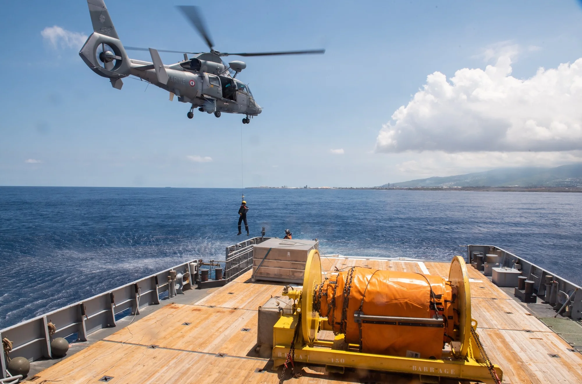 Hélitreuillage depuis la plage arrière du Champlain