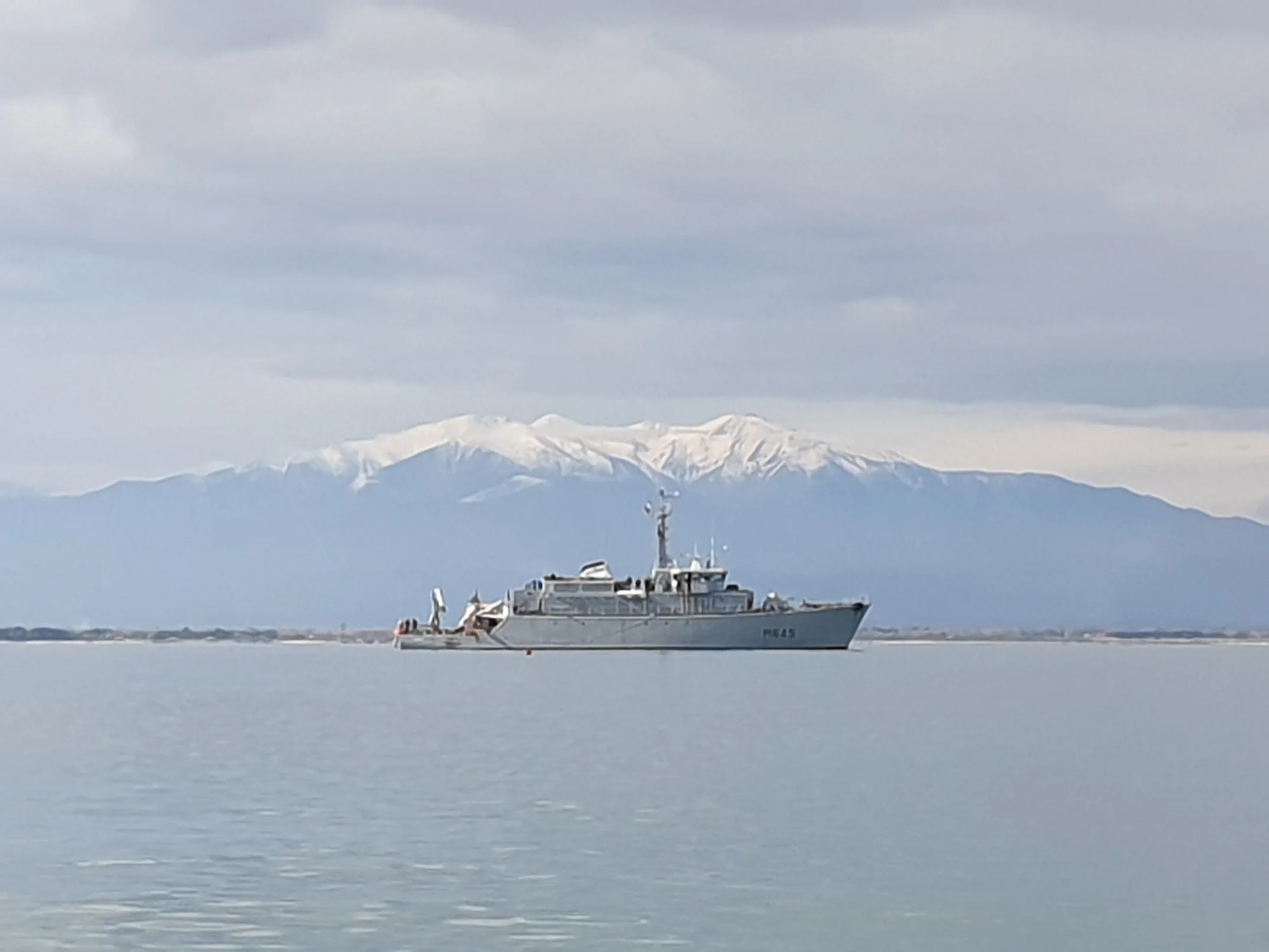 Le chasseur de mines Orion en rade de Hyères
