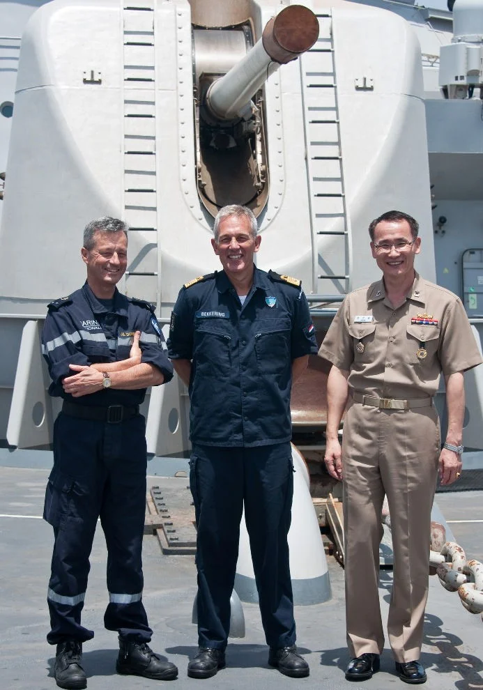 Les 3 commandants de force à bord de la frégate Evertsen