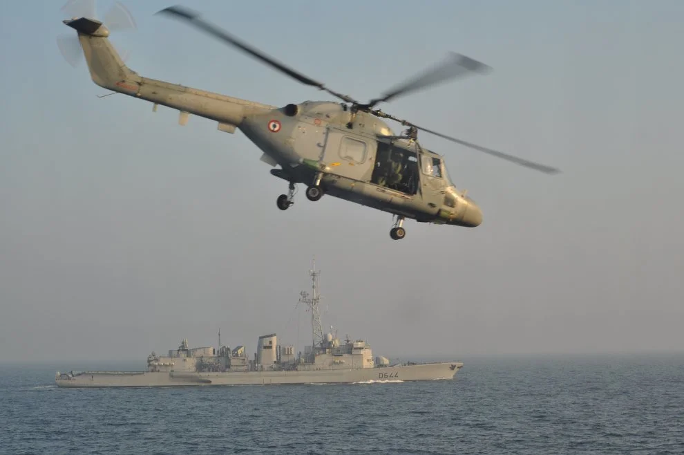 La frégate Primauguet et son hélicoptère