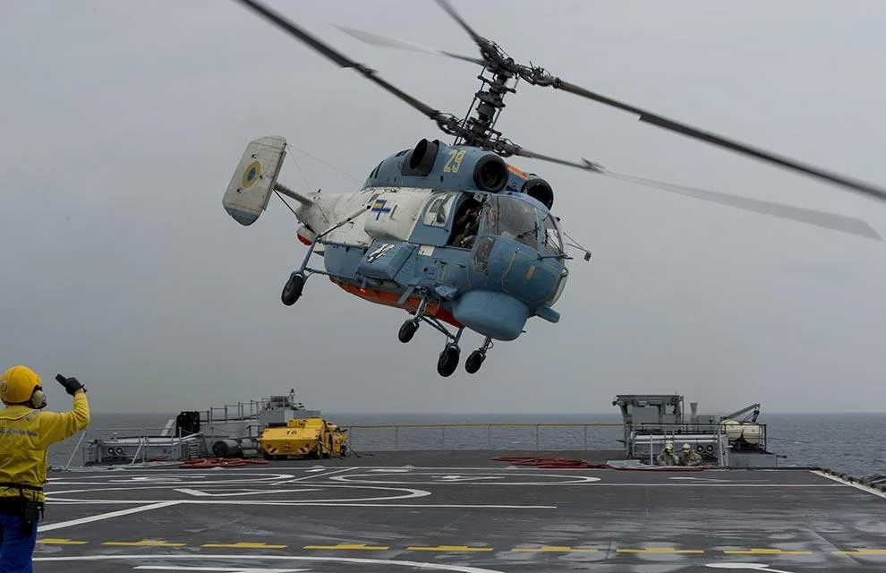 L’hélicoptère Ka-27 Helix décolle du Siroco