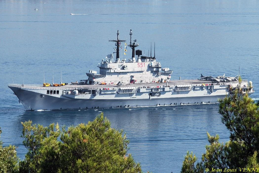 Porte-avions italien Garibaldi