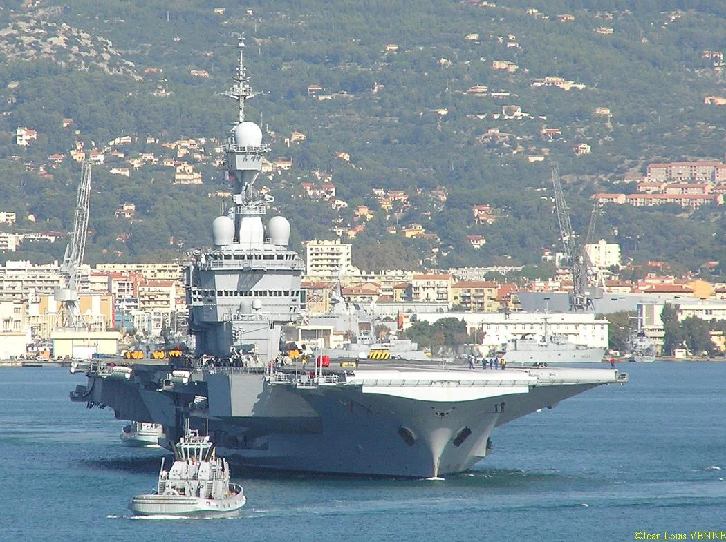 Le Charles de Gaulle prend la mer