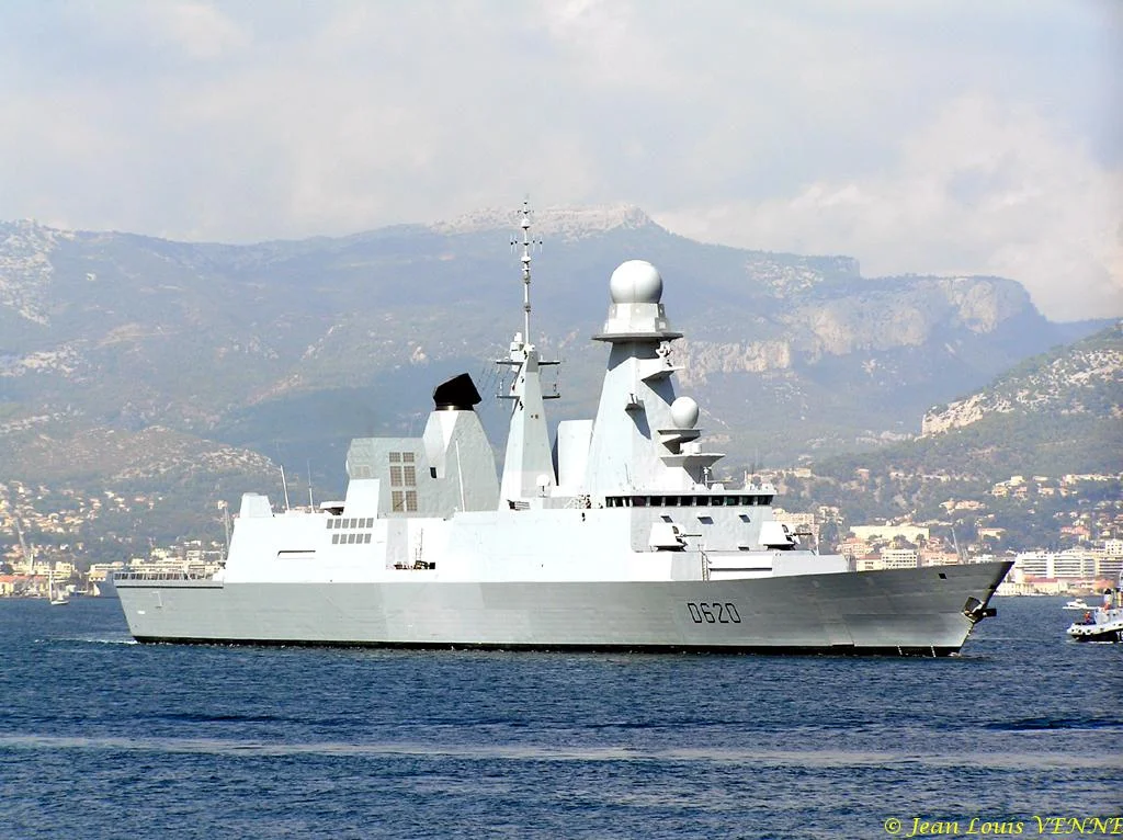 Le Forbin appareille de Toulon