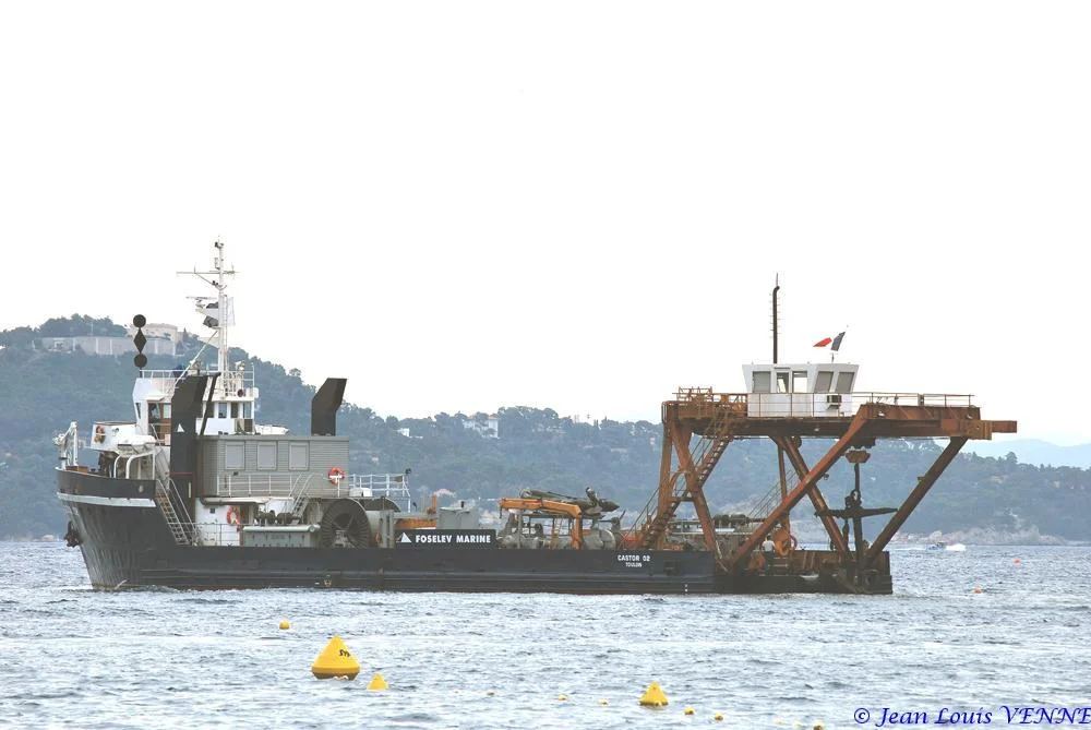 Le Castor 02 relève les ancres et les chaînes de la Rance et du Cdt Rivière