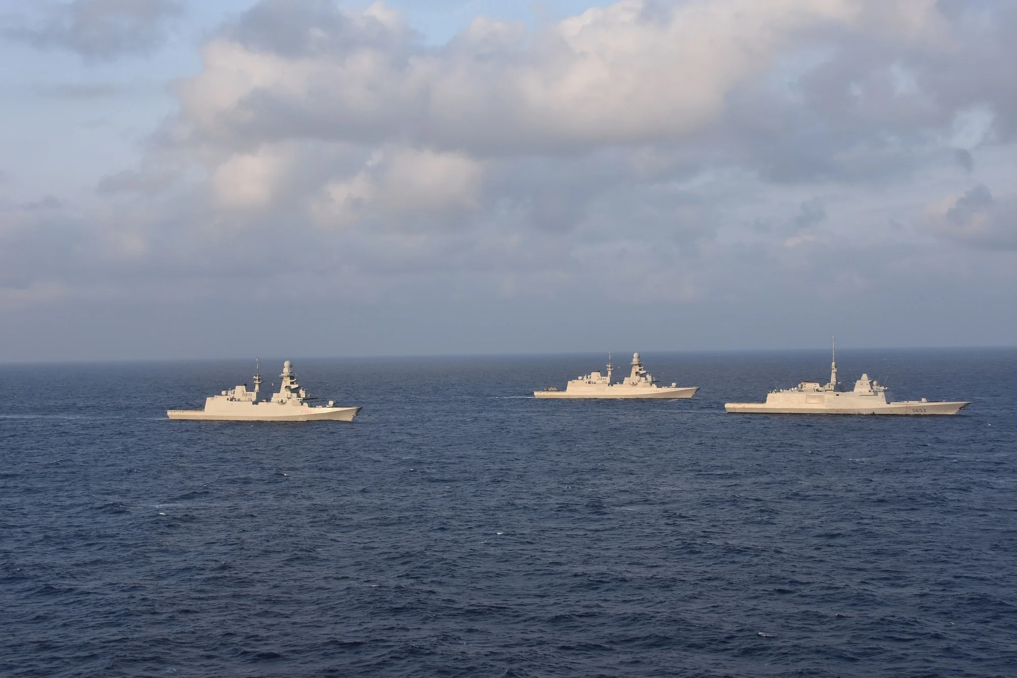 La frégate multi-missions (FREMM) Languedoc et les FREMM italiennes Alpino et Margottini