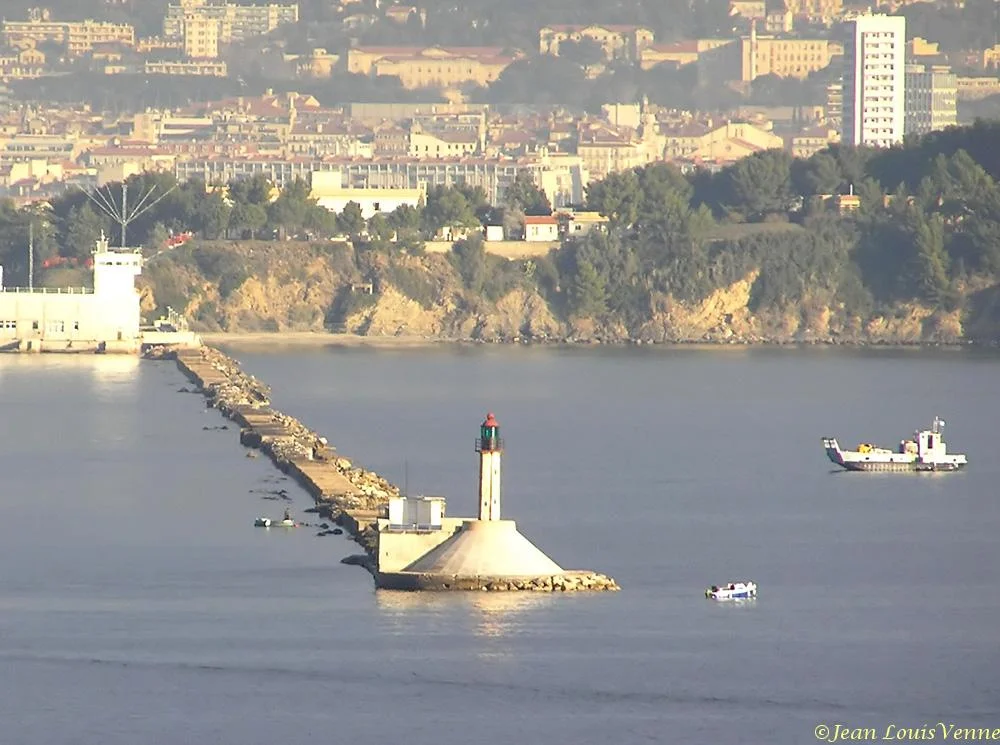 La jetée qui protège la rade de Toulon
