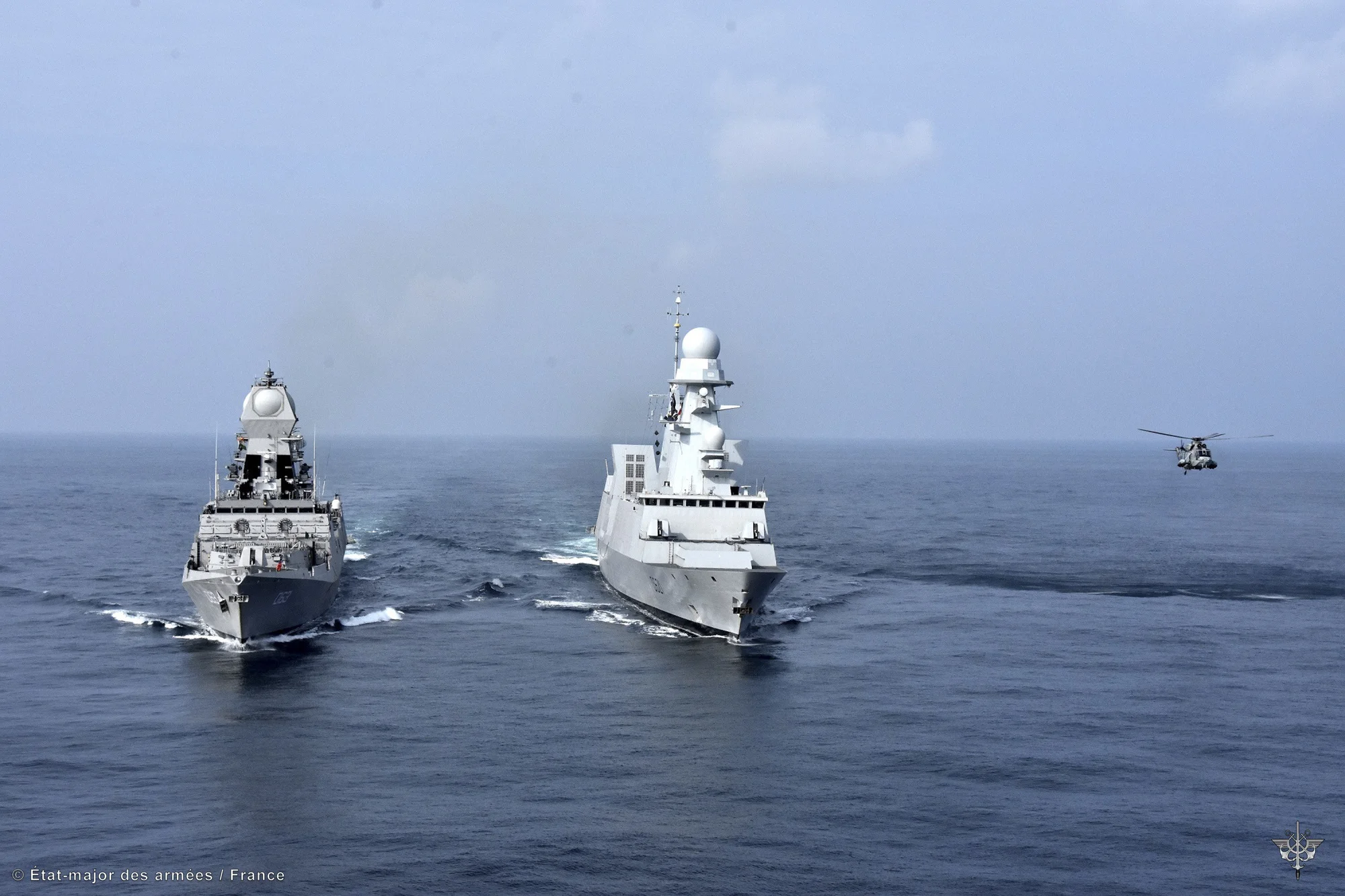 La frégate Chevalier Paul et la frégate indienne INS Kolkata