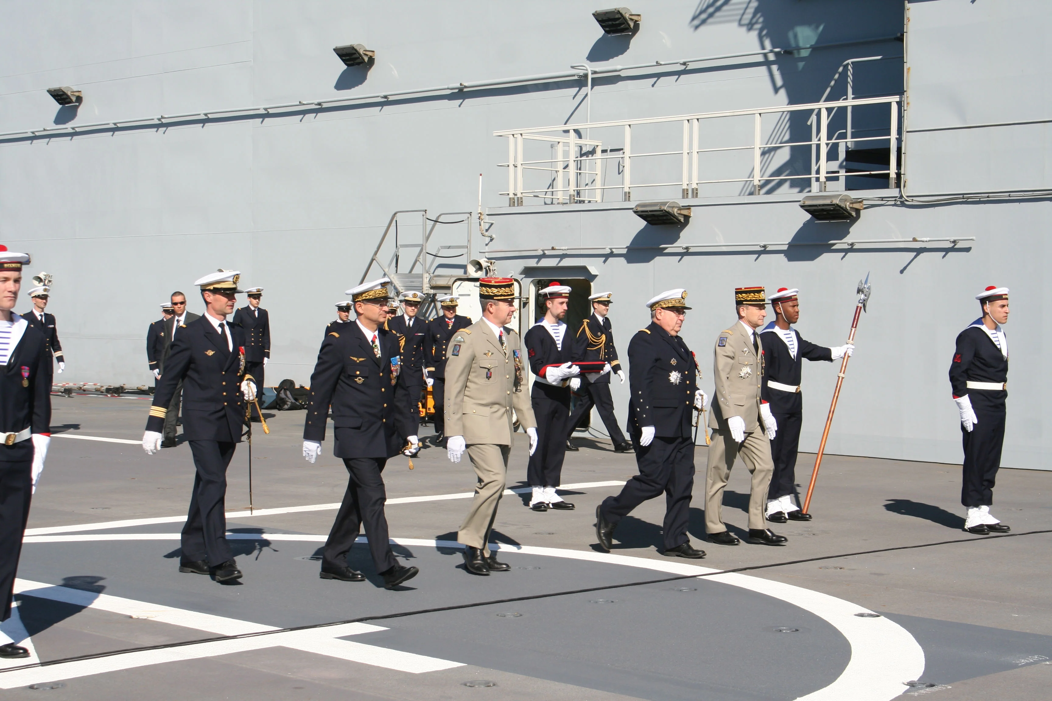Arrivée du chef d'état-major des armées et des 3 chefs d'état-major
