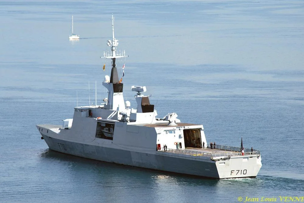 la frégate Lafayette effectue des boucles magnétiques