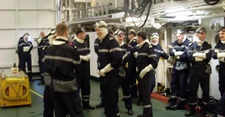 L’équipe renfort au hangar hélicoptère 