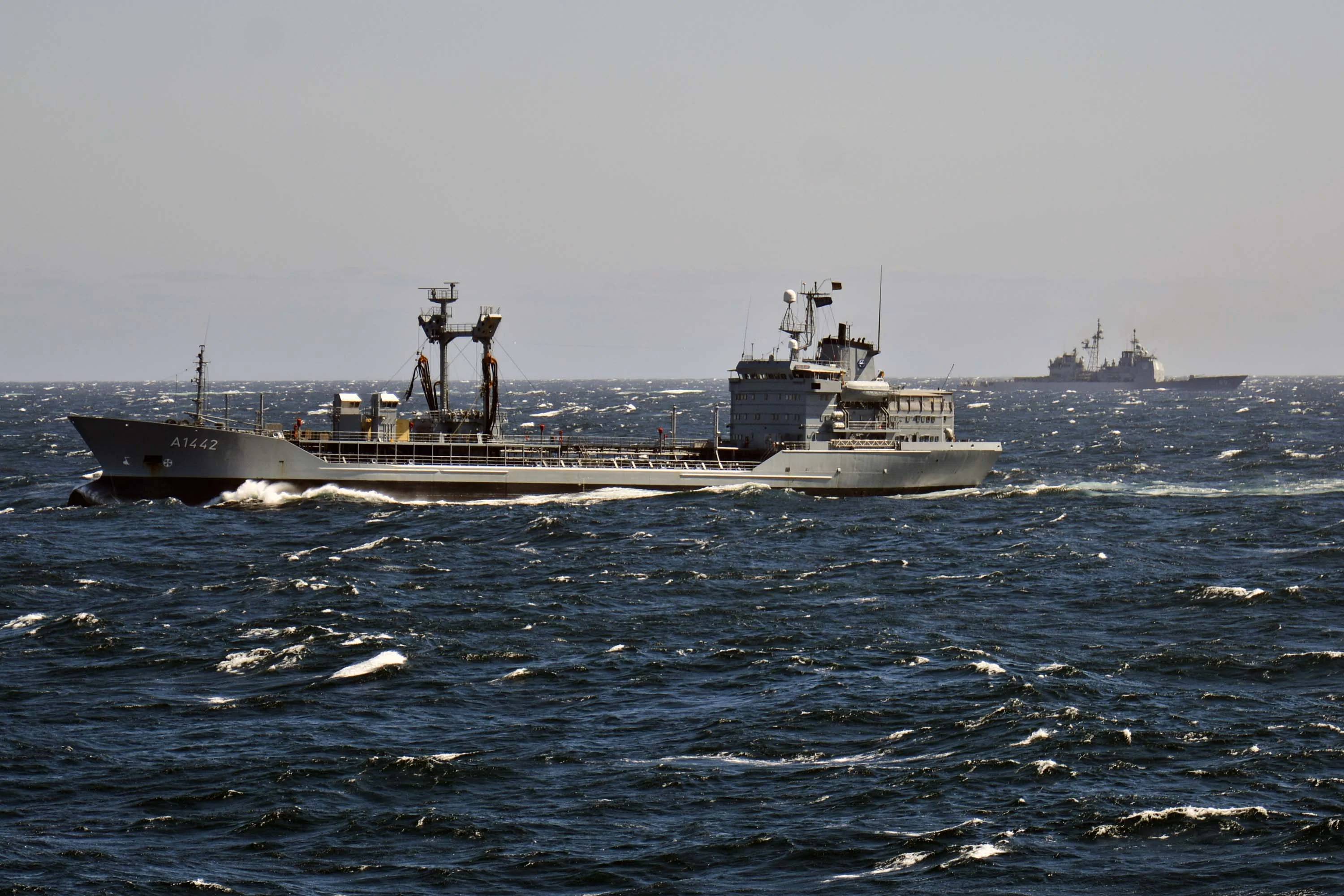 Le pétrolier allemand Spessart et le croiseur américain USS Vicksburg