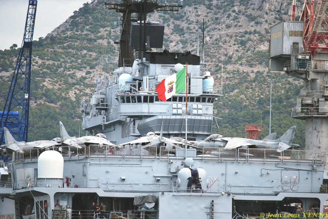 Le porte-avions Garibaldi