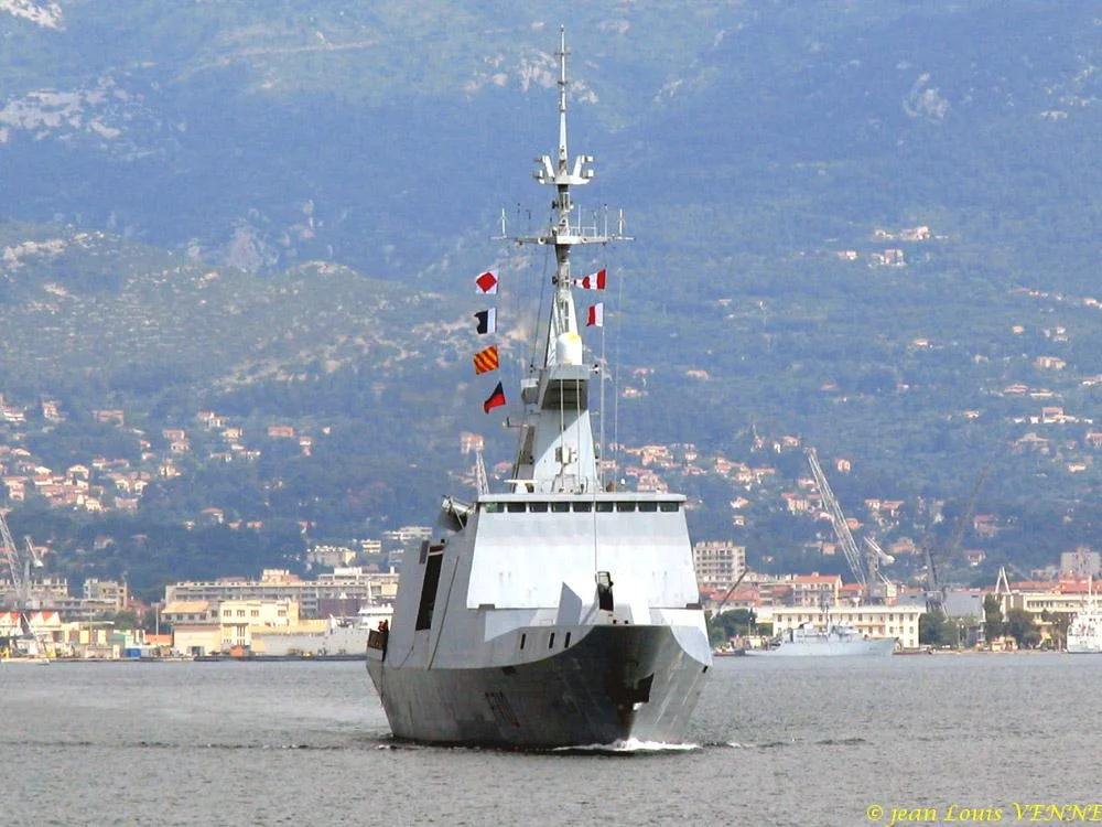La frégate La Fayette appareille de Toulon