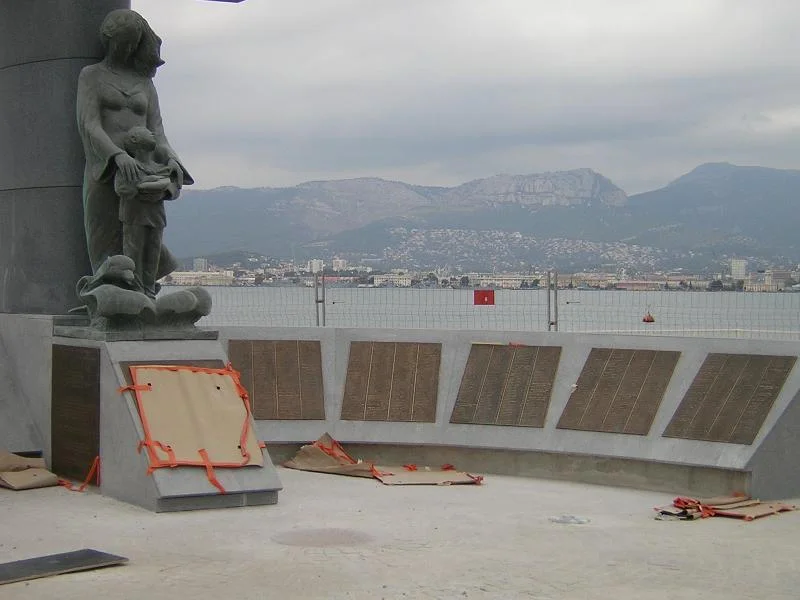 Monument national des sous-mariniers (partie droite)