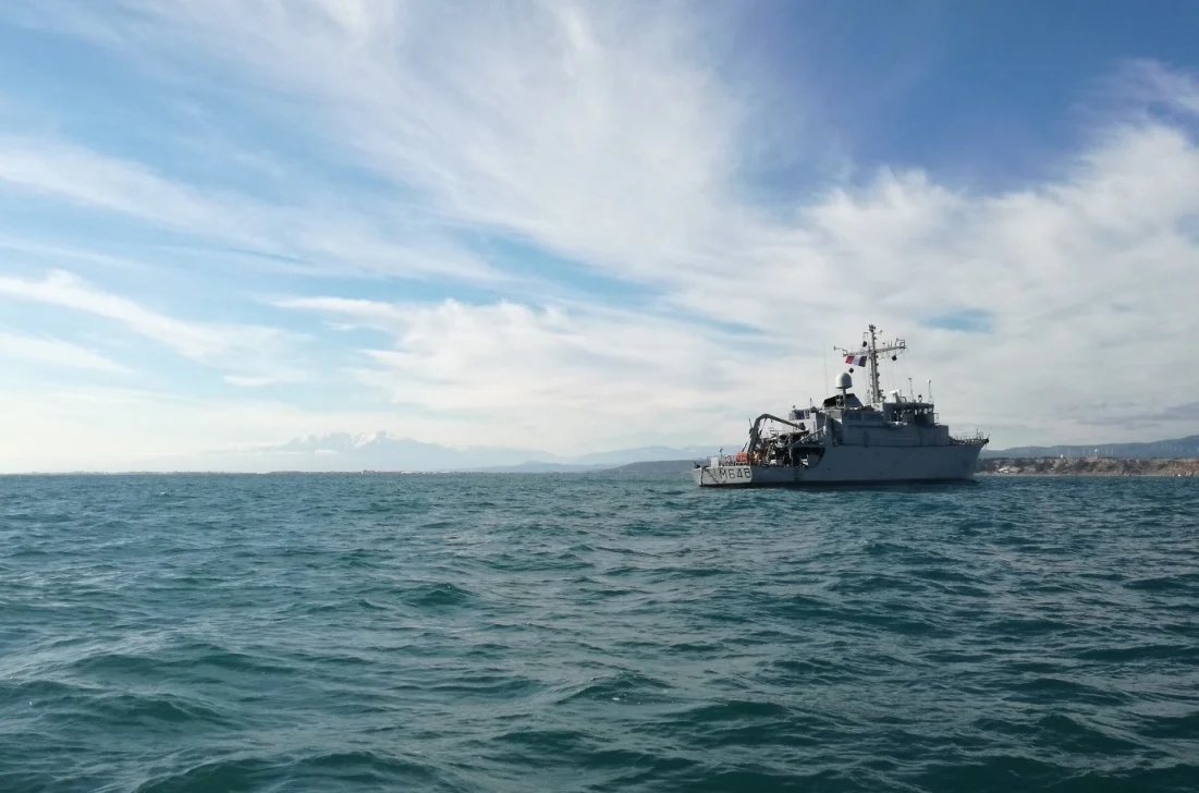 Le CMT Lyre devant le port de Sète
