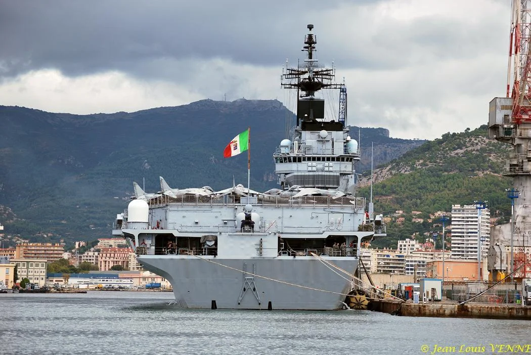 Le porte-avions Garibaldi