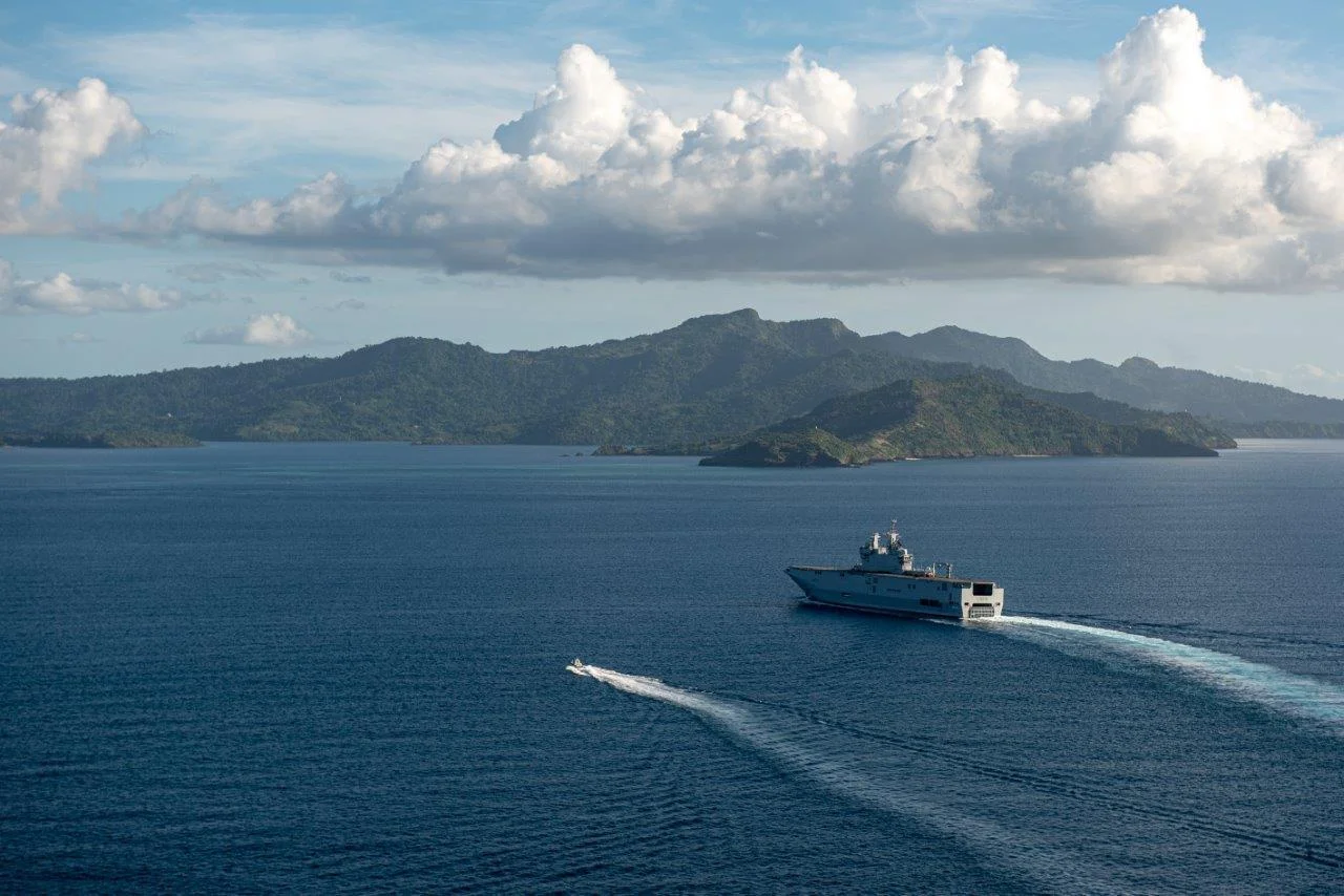 Le porte-hélicoptères Mistral arrive à Mayotte