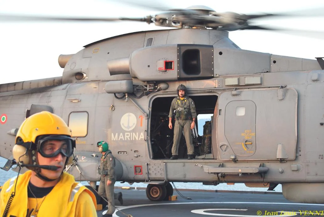 Un hélicoptère EH-101 de la marine italienne