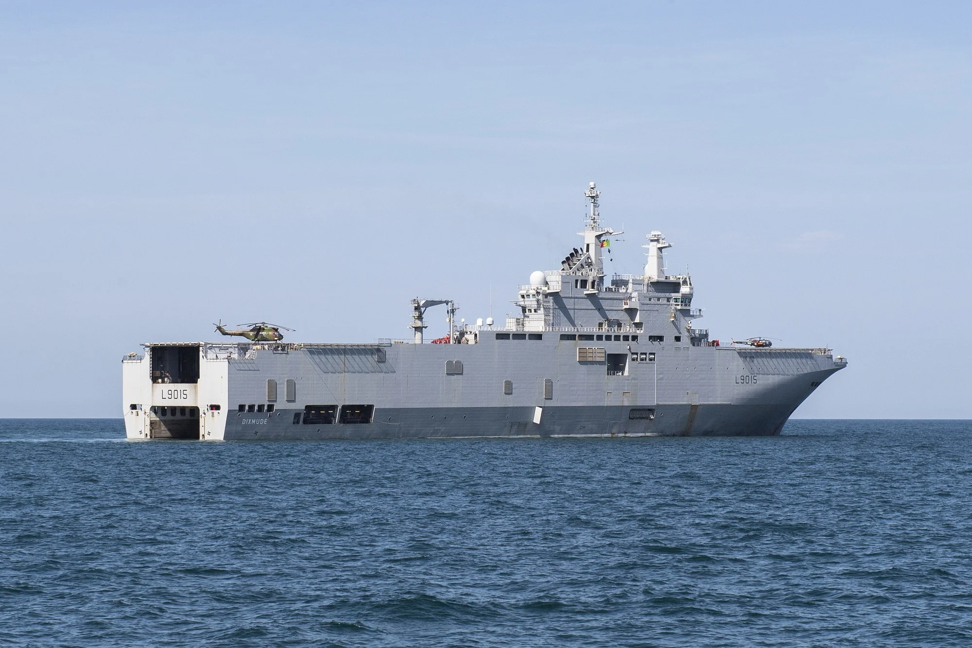 Le porte-hélicoptères Dixmude