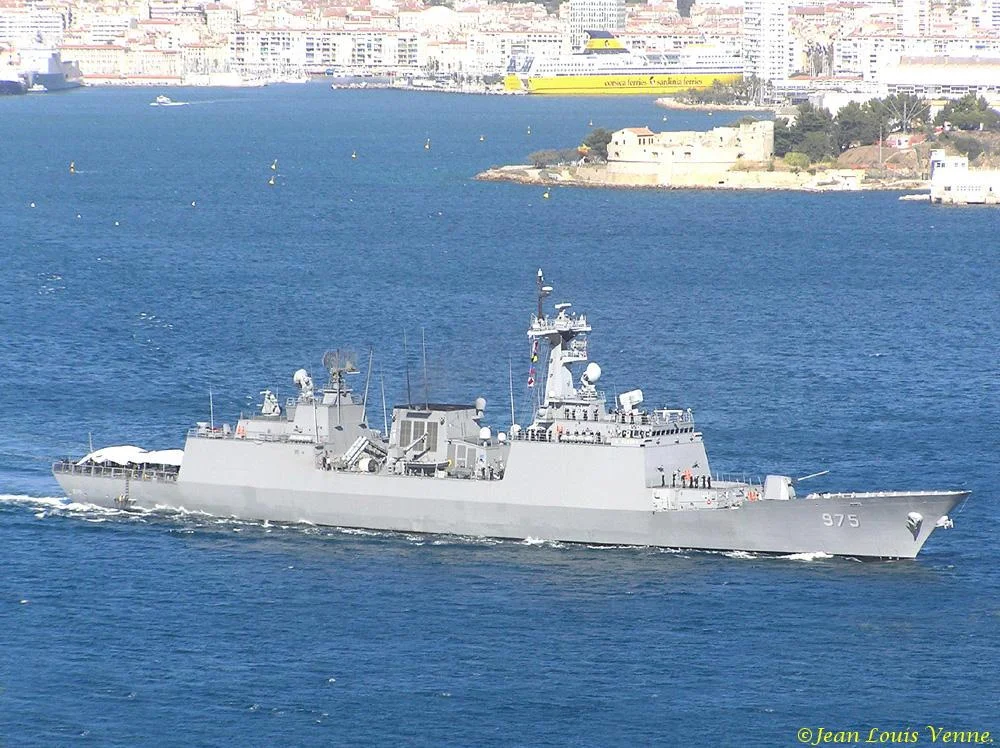 Le destroyer lance-missiles CHUNGMUGONG YI SUN SHI