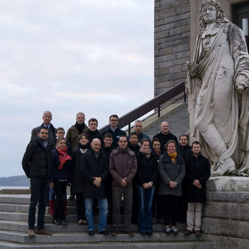 19 cadres de DCNS à la découverte de la marine nationale