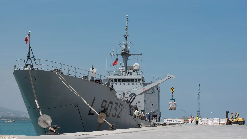 Le Dumont d’Urville en escale à Port-au-Prince
