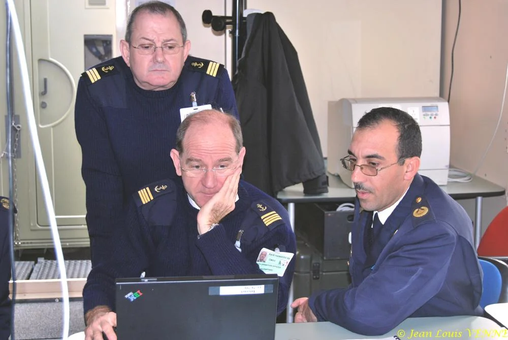 Au PC franco-algérien de l'exercice Raïs Hamidou