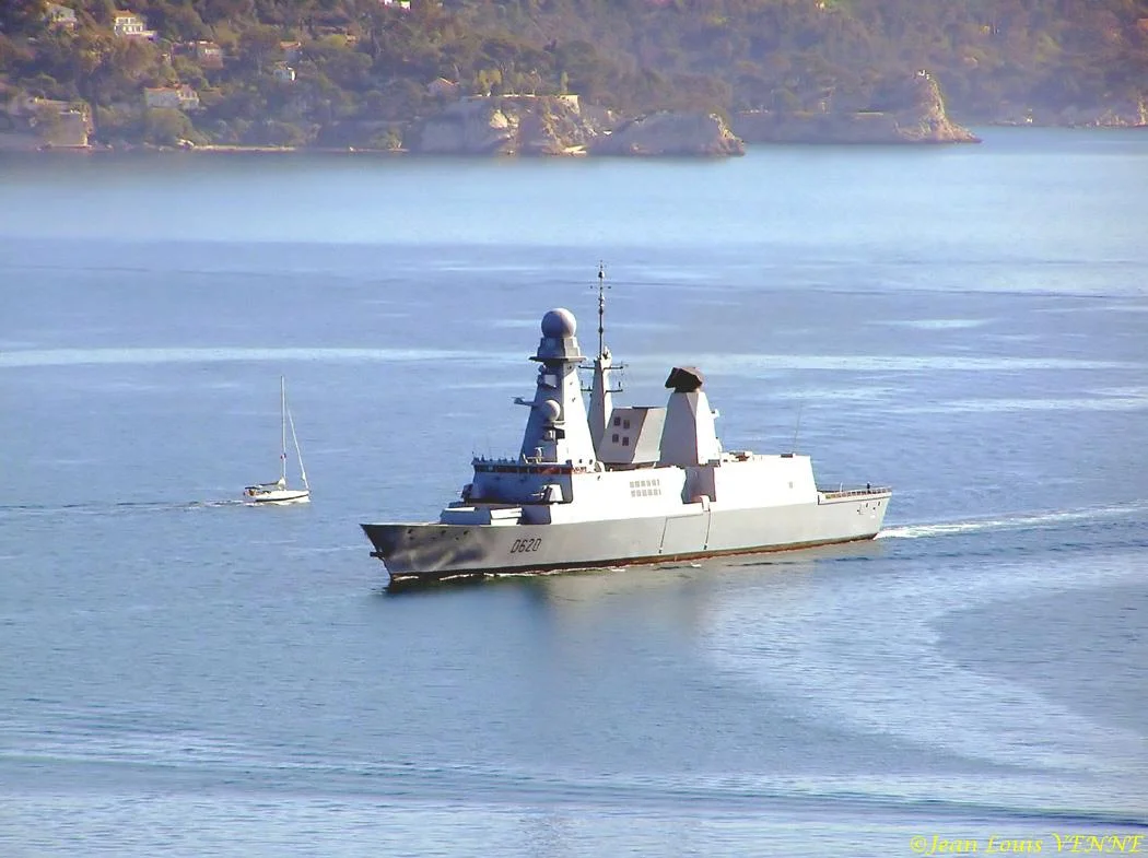 Le Forbin rentre au port