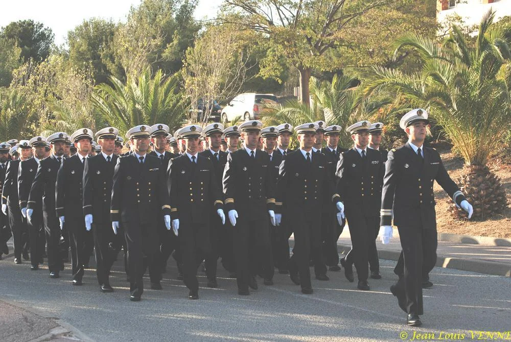 Présentation aux drapeaux du CIN Saint-Mandrier 