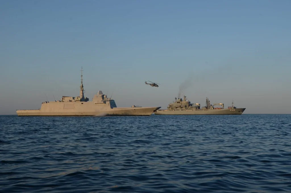 La frégate Auvergne et le bâtiment allemand Bayern