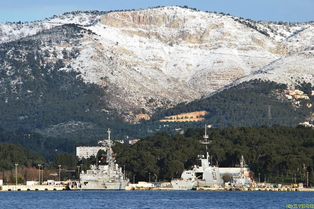 Toulon et ses montages enneigées