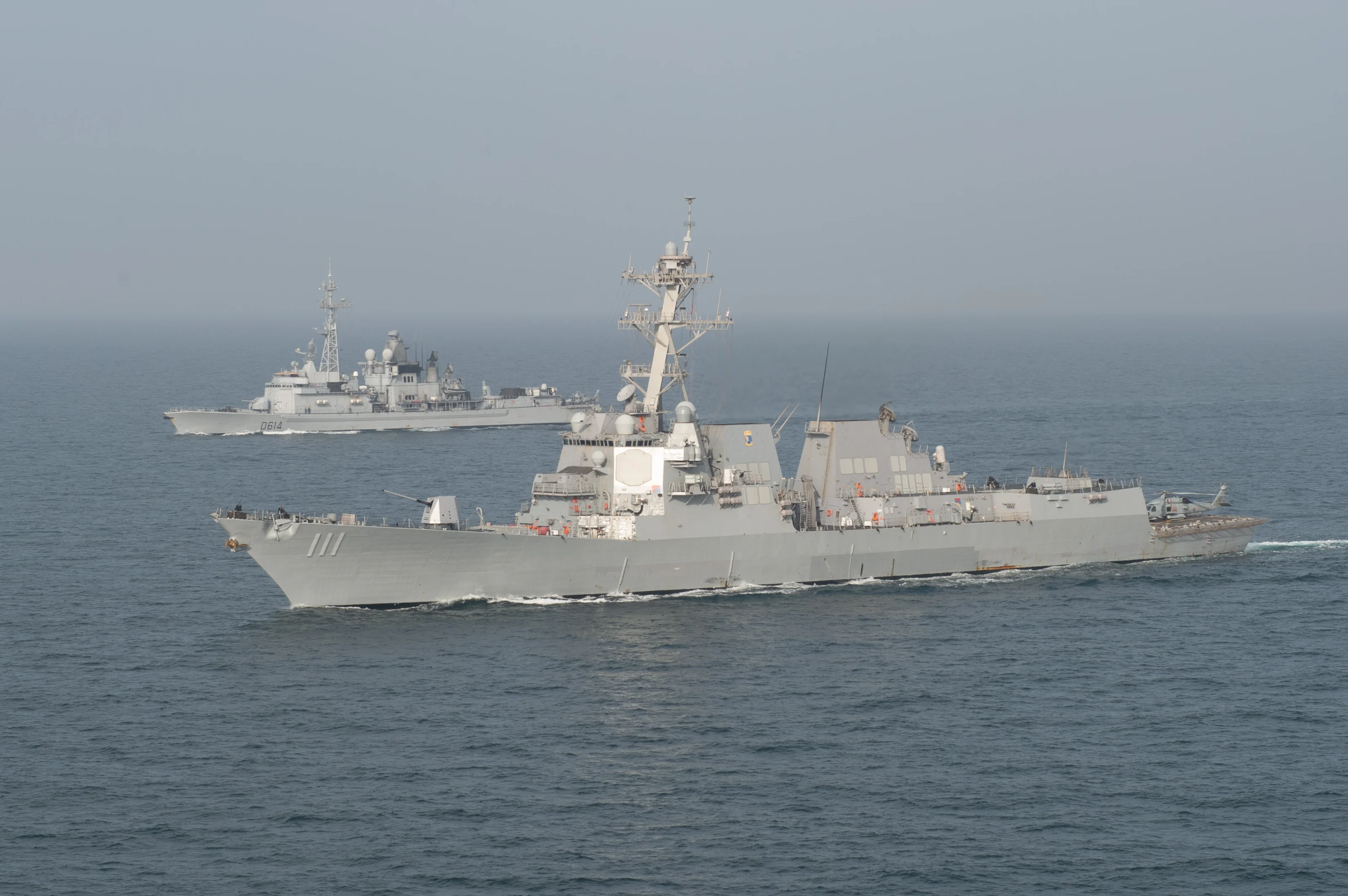 Le destroyer USS Spruance et la frégate Cassard