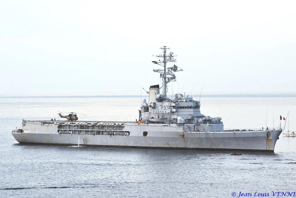 La Jeanne d’Arc au mouillage devant Toulon