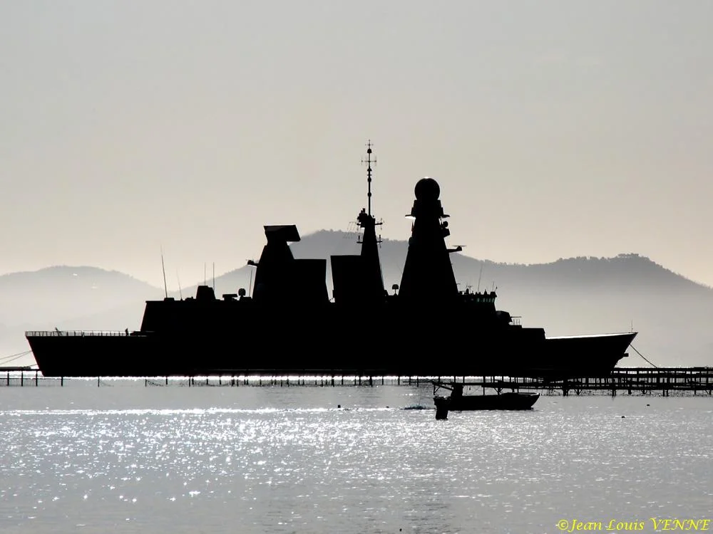 Le Forbin devant Tamaris