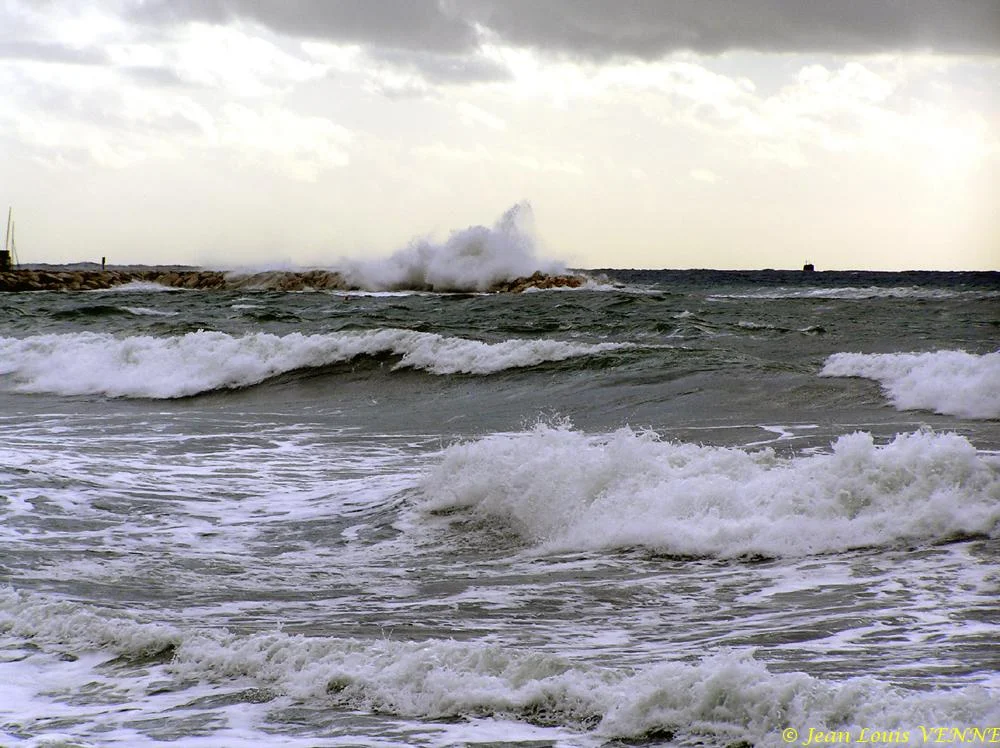 Mer agitée sur la plage de St-Elme