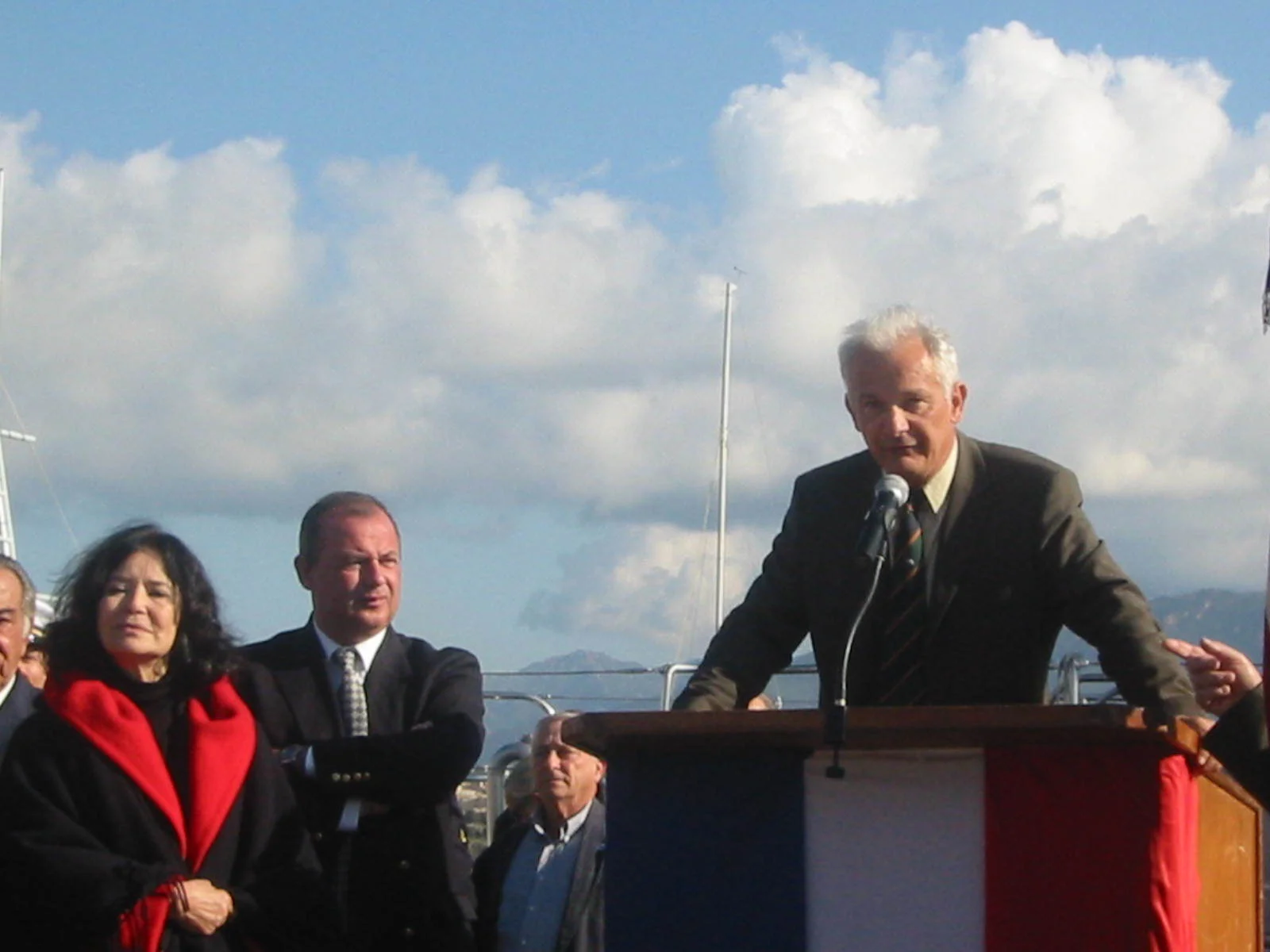 MR Claude Ricci au micro, la marraine de « A MADUNUCCIA » Marie Josée Nat