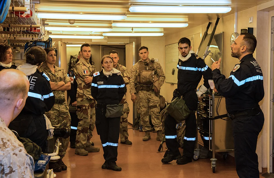 Médecins stagiaires à bord du Mistral pour la mission Jeanne d’Arc 2017