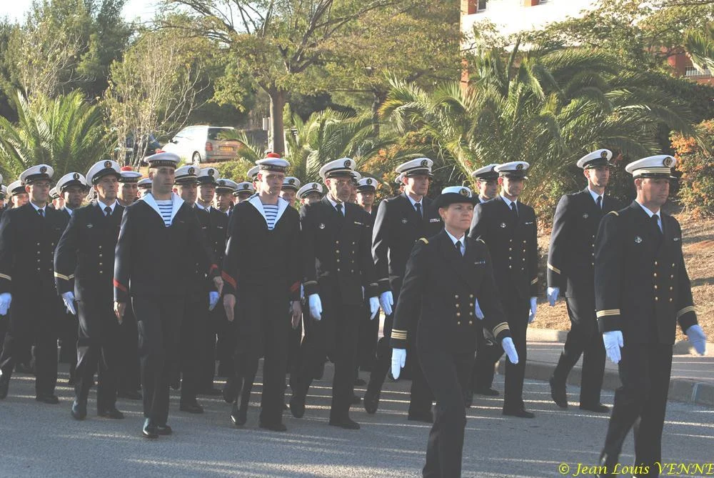 Présentation aux drapeaux du CIN Saint-Mandrier 