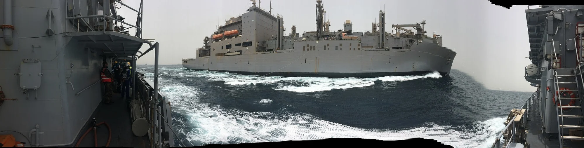 Ravitaillement à la mer (RAM) avec le Richard E. Byrne